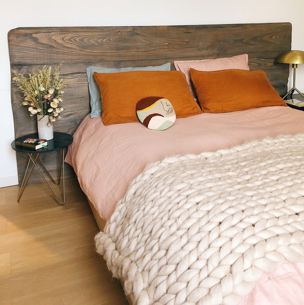 Chambre à coucher rose pale